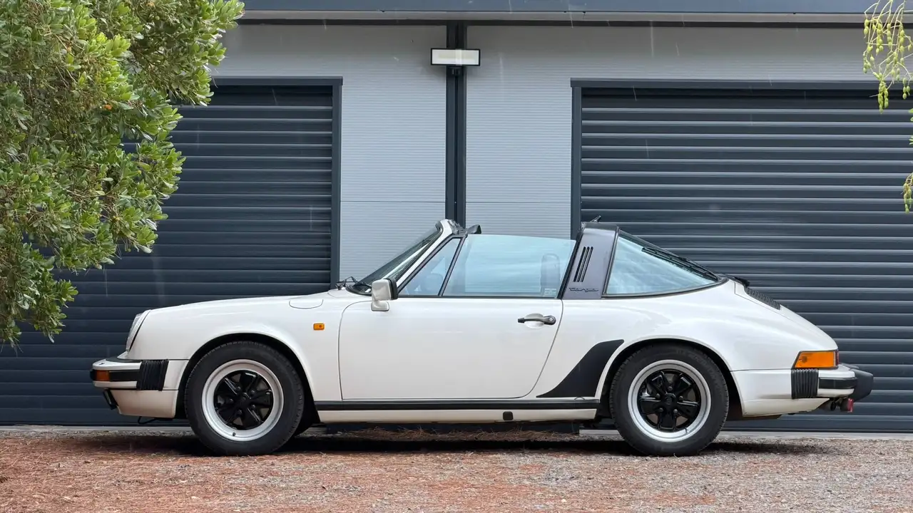 1984 Porsche 911 3.2 TARGA SONAUTO 930/20, photograph 2