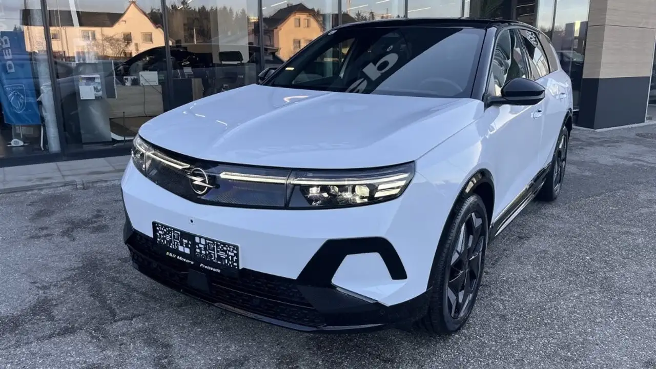 Opel Grandland Electric 73kWh AWD Ultimate — photo 1 of 15