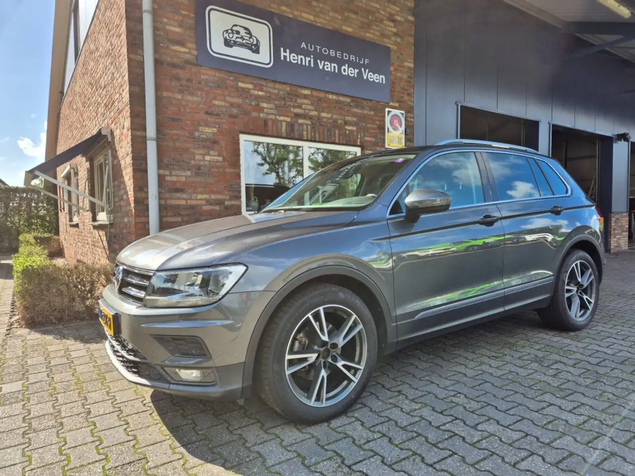 Volkswagen Tiguan 1.4 TSI ACT Comfort Business, Trekhaak, Carplay, S — photo 1 of 20
