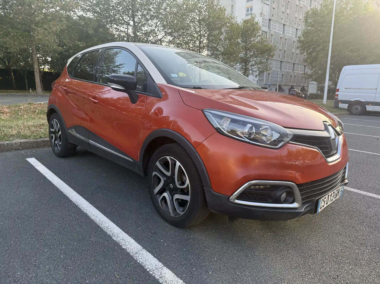 Renault Captur — photo 1 of 3