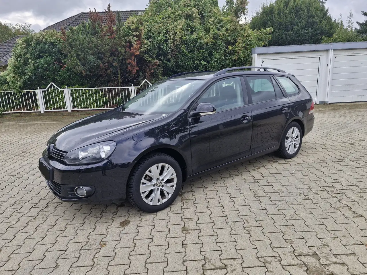 Volkswagen Golf 1.6 TDI DPF DSG Trendline — photo 1 of 5