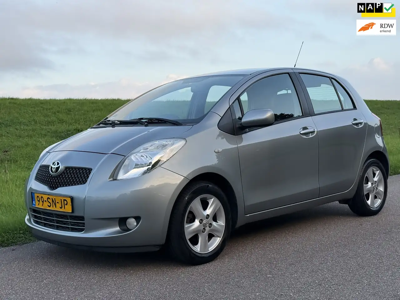 Toyota Yaris 1.3 VVTi Luna MMT | Automaat | 5DR | Climate Contr — photo 1 of 18