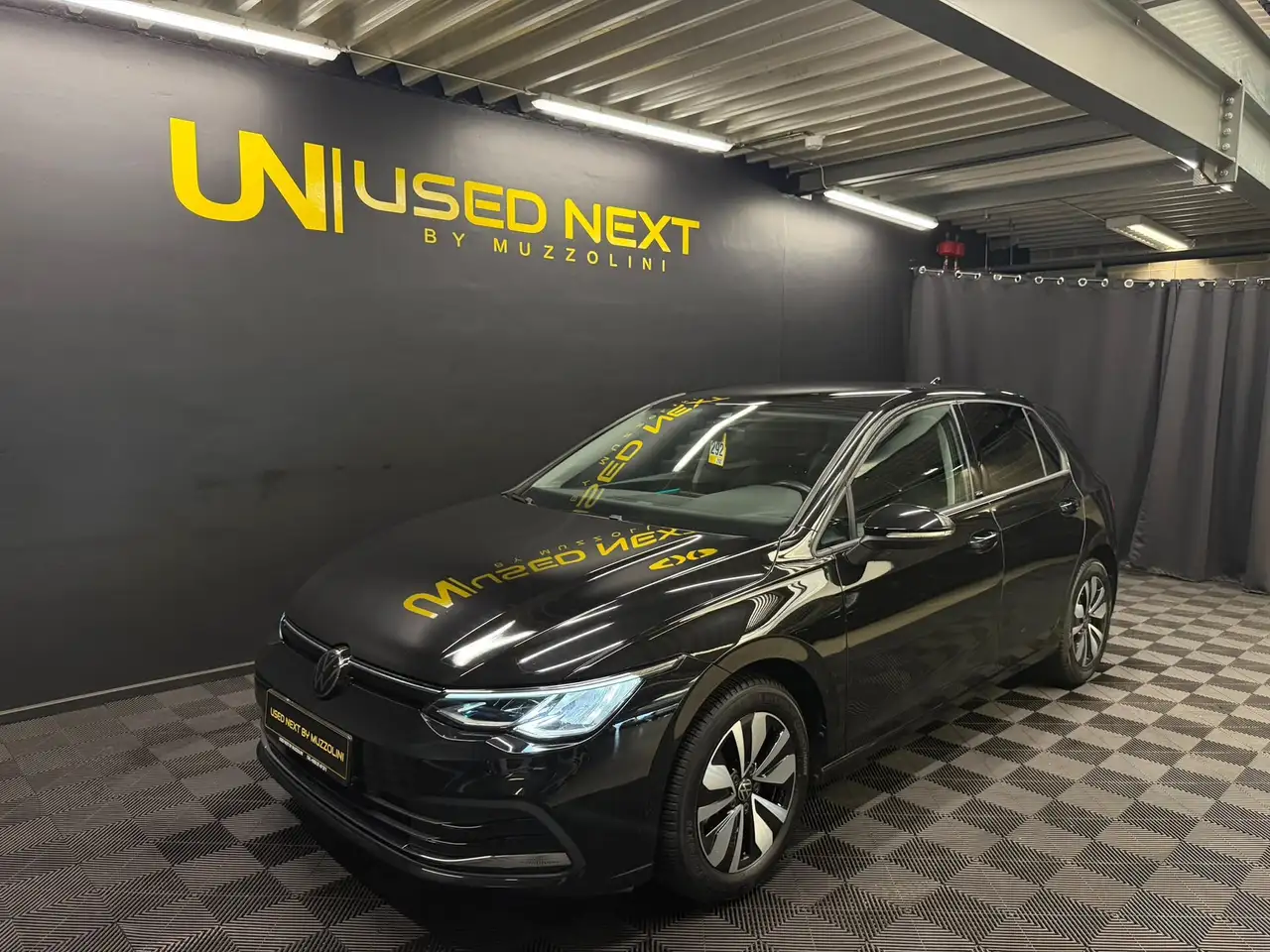 Volkswagen Golf Life Move 1.0 — photo 1 of 22