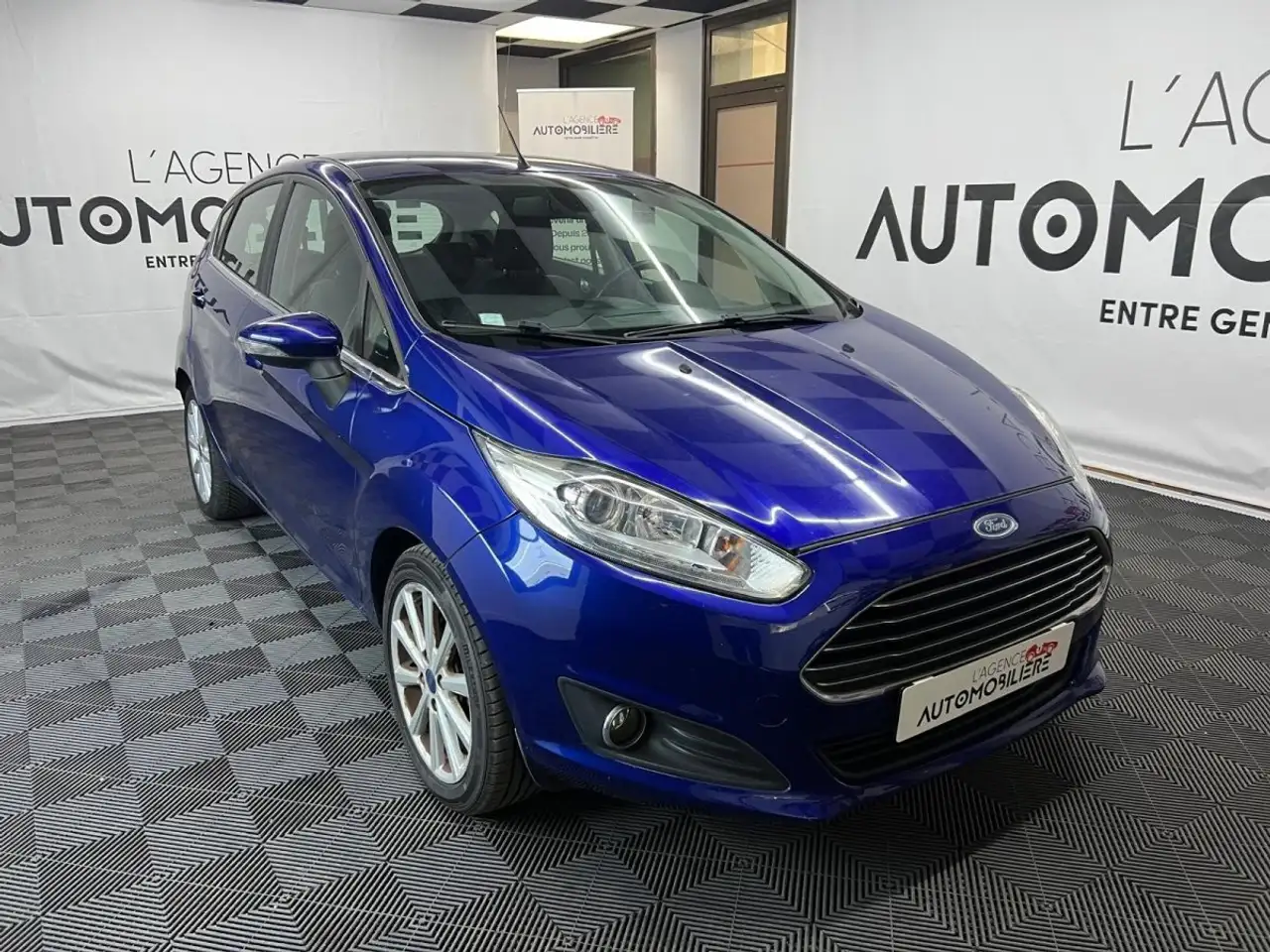 Ford Fiesta 1.5 TDCi 95ch Titanium 5p — photo 1 of 22