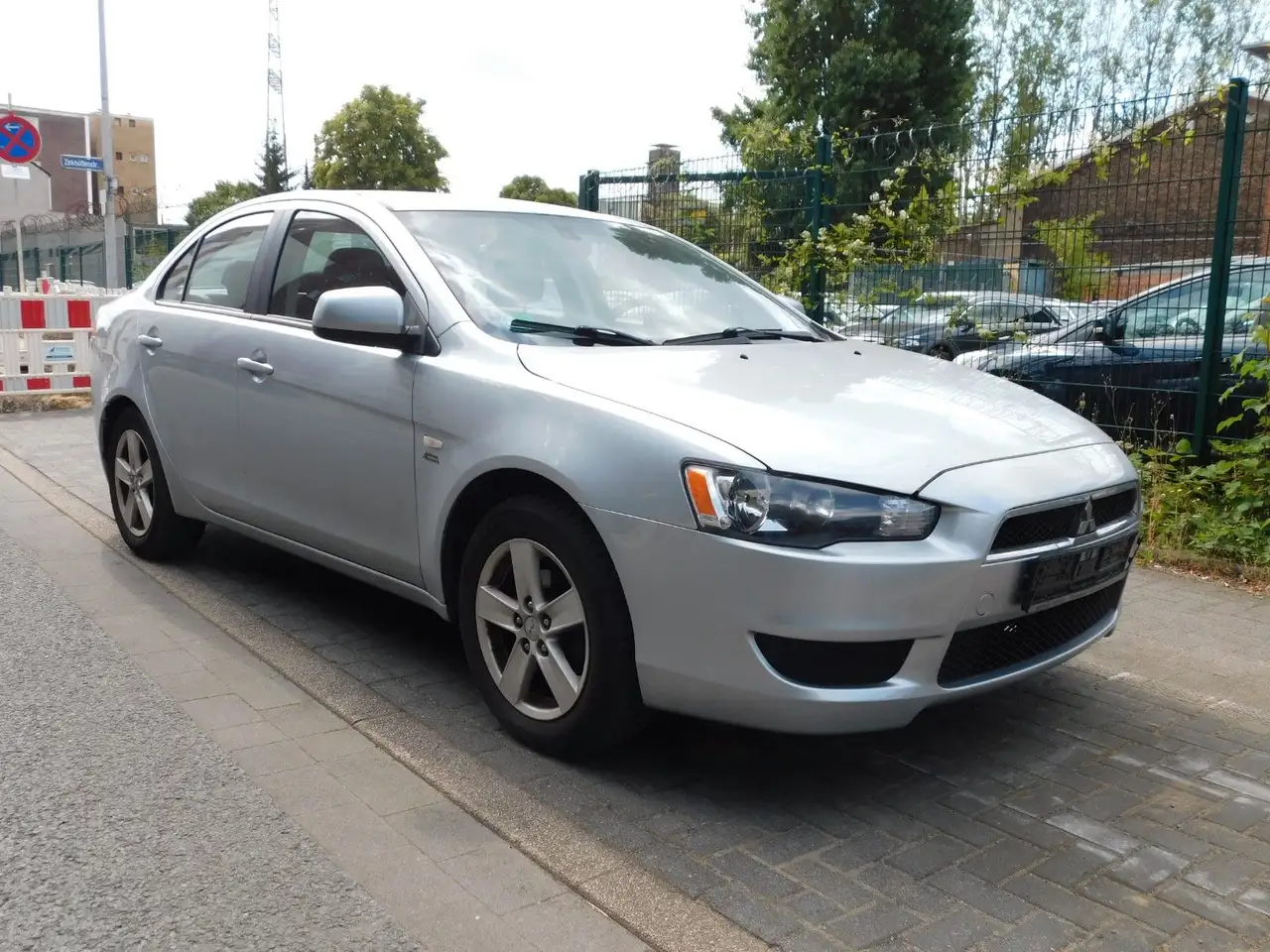 Mitsubishi Lancer Lim. Invite 1.5 MPI — photo 1 of 26