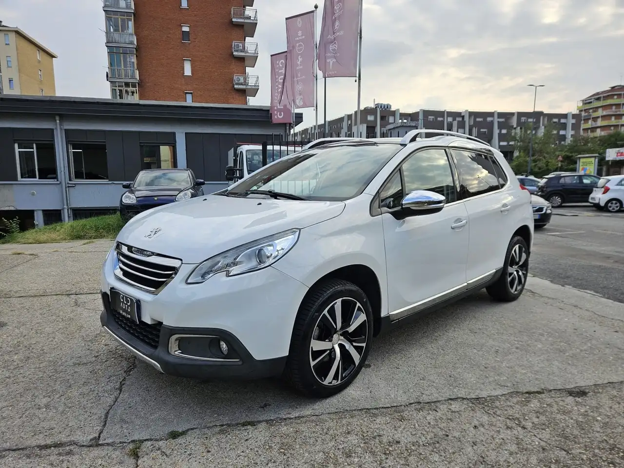 Peugeot 2008 PureTech Turbo 110cv Allure S/S — photo 1 of 16