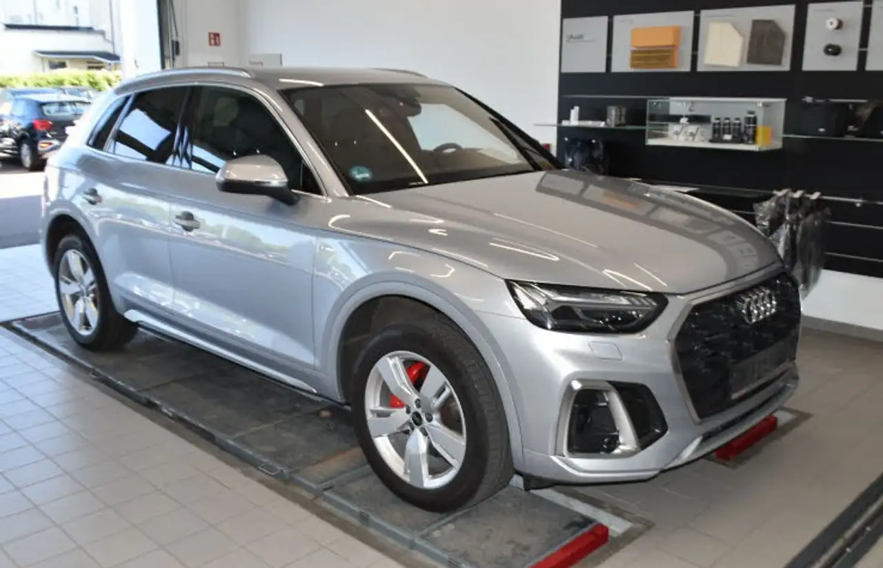 Audi Q5 40 TDI qu S line AHK MATRIX — photo 1 of 5