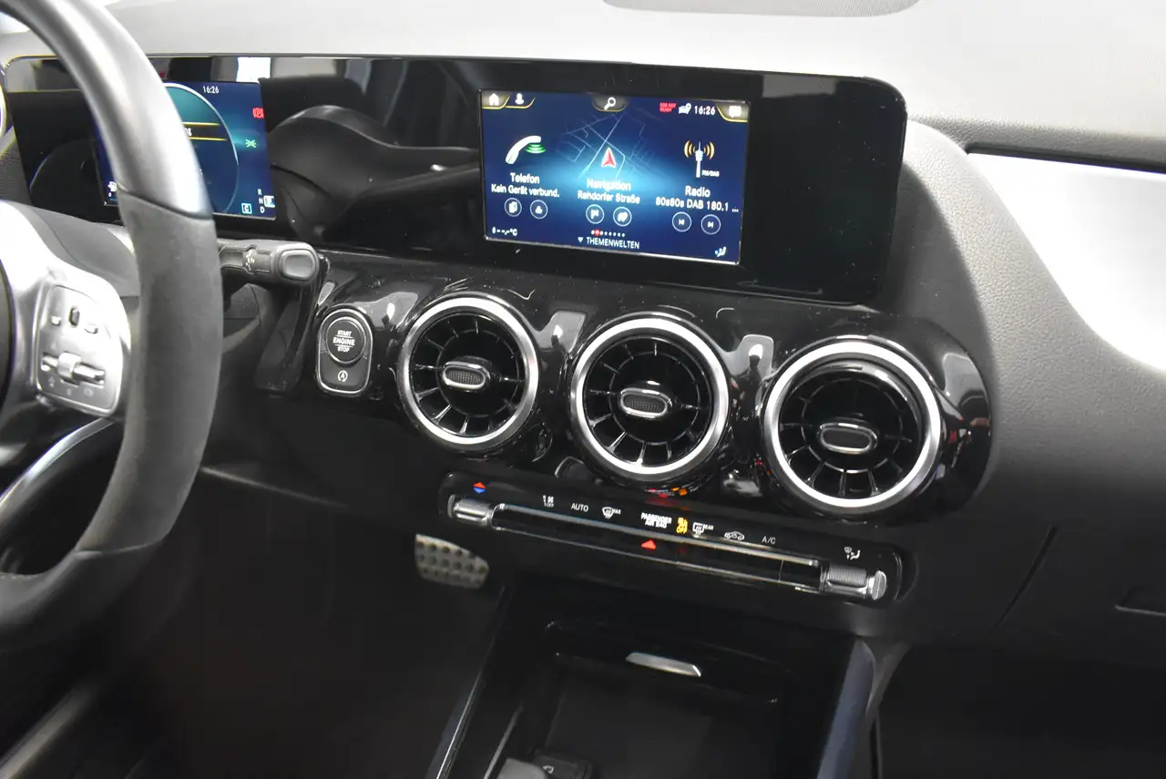 2022 Mercedes-Benz GLA 220 d AMG Line Aut Nav LED Alcant 1-Hand AHK, photograph 8