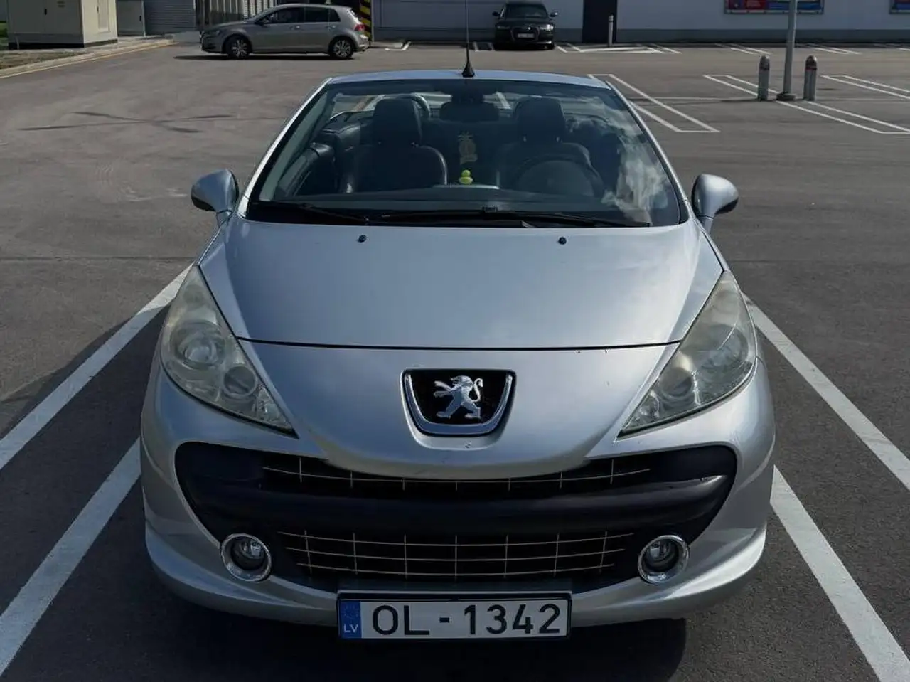 Peugeot 207 207 CC 120 VTi Automatik Platinum — photo 1 of 5
