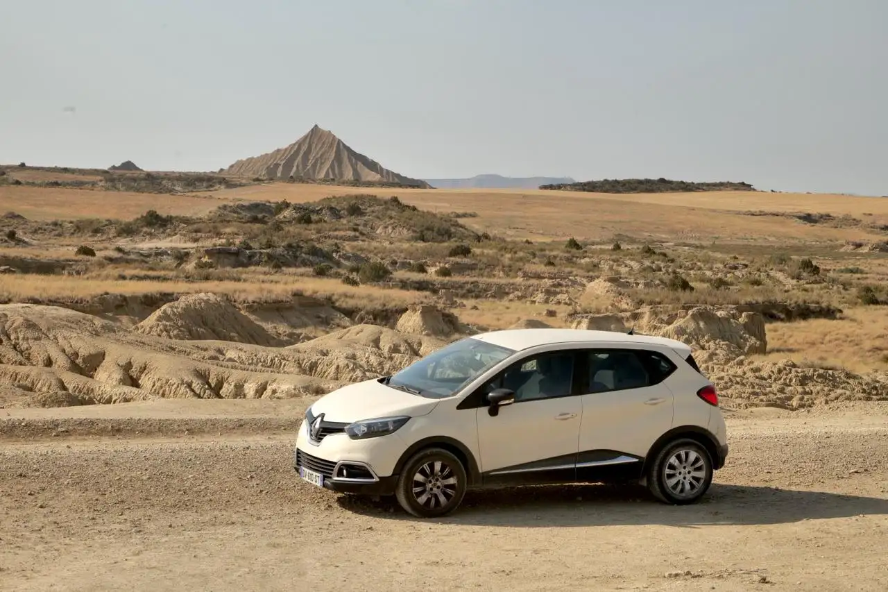 Renault Captur Captur TCe 90 Energy E6 Zen — photo 1 of 8