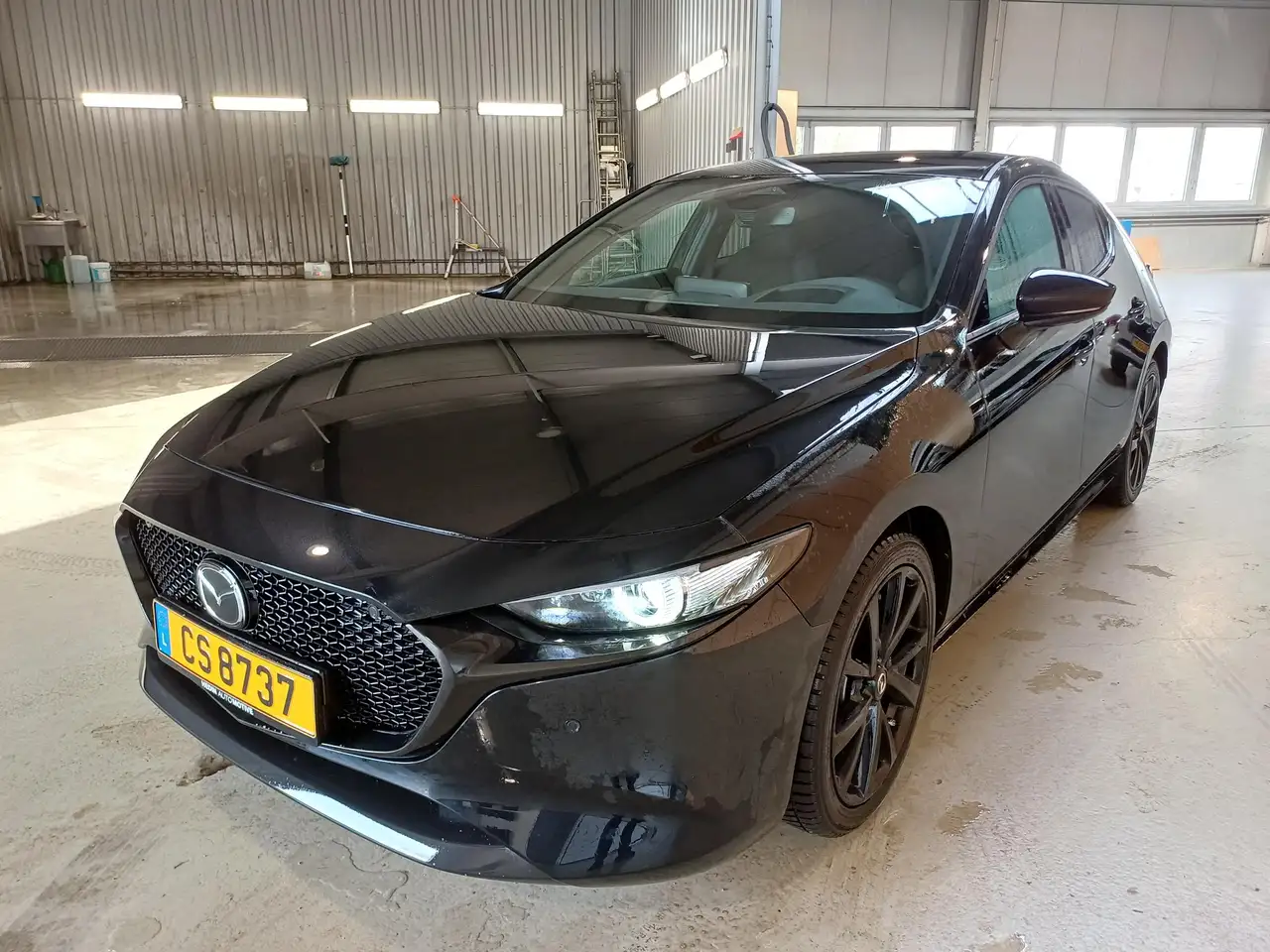 Mazda 3 Exclusive-line — photo 1 of 14