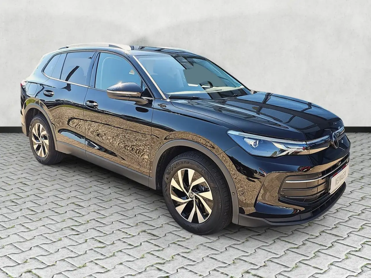 Volkswagen Tiguan 1.5 eTSI 110 kW Life DSG ACC AHKschw. AreaView ... — photo 1 of 14
