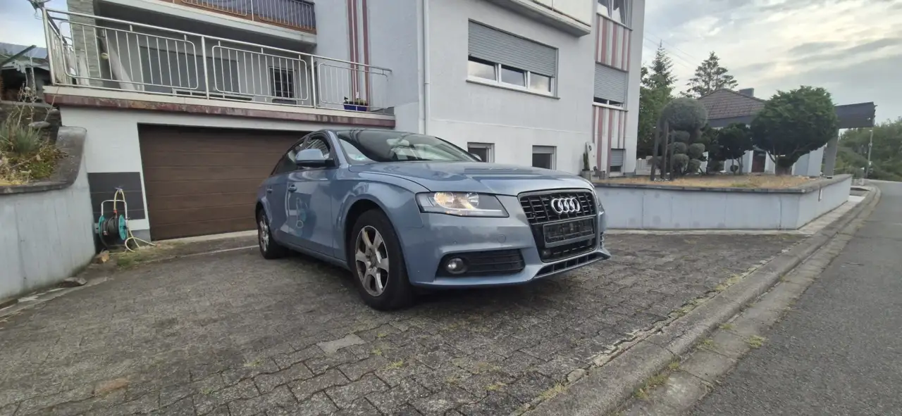 Audi A4 Attraction — photo 1 of 11