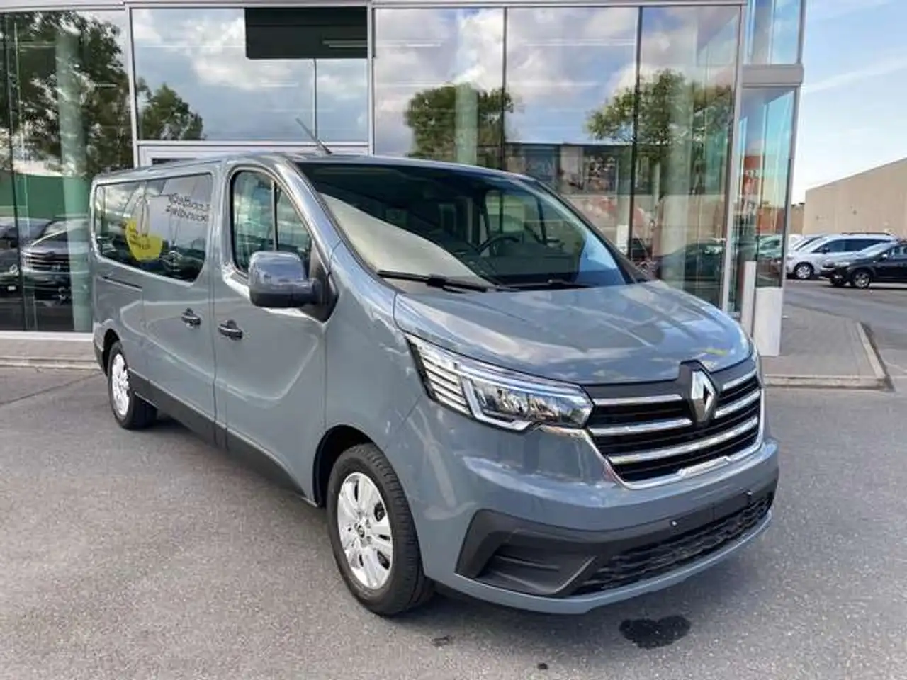 Renault Trafic Blue dCi Zen L2 — photo 1 of 14