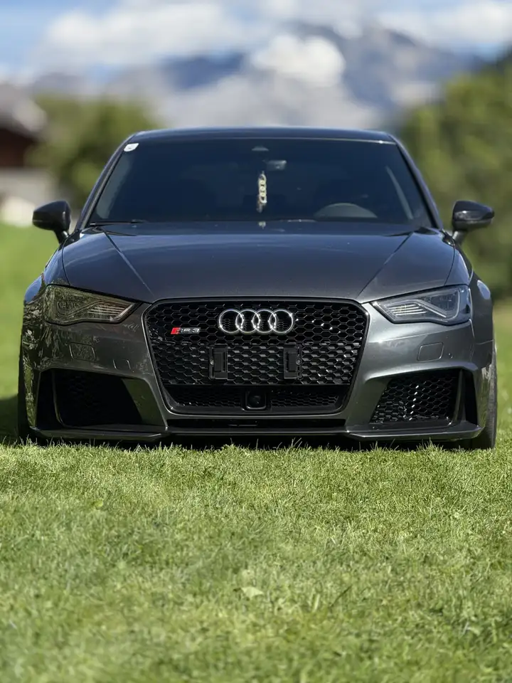 Audi RS3 SB 2,5 TFSI quattro S-tronic — photo 1 of 17