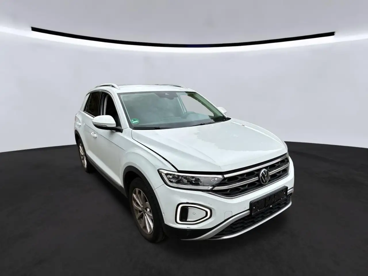 Volkswagen T-Roc Style 1.5 TSI DSG - Navi SHZ AHK ZV Rear View PDC — photo 1 of 3