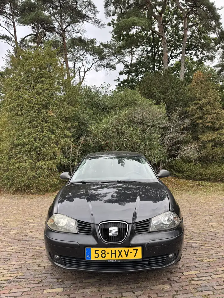 SEAT Cordoba 1.4 16V Reference — photo 1 of 8