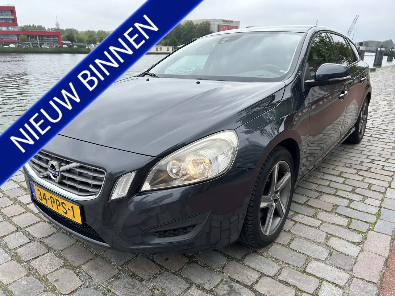 Volvo V60 1.6 T3 Kinetic navi airco/ecc nwe apk — photo 1 of 38