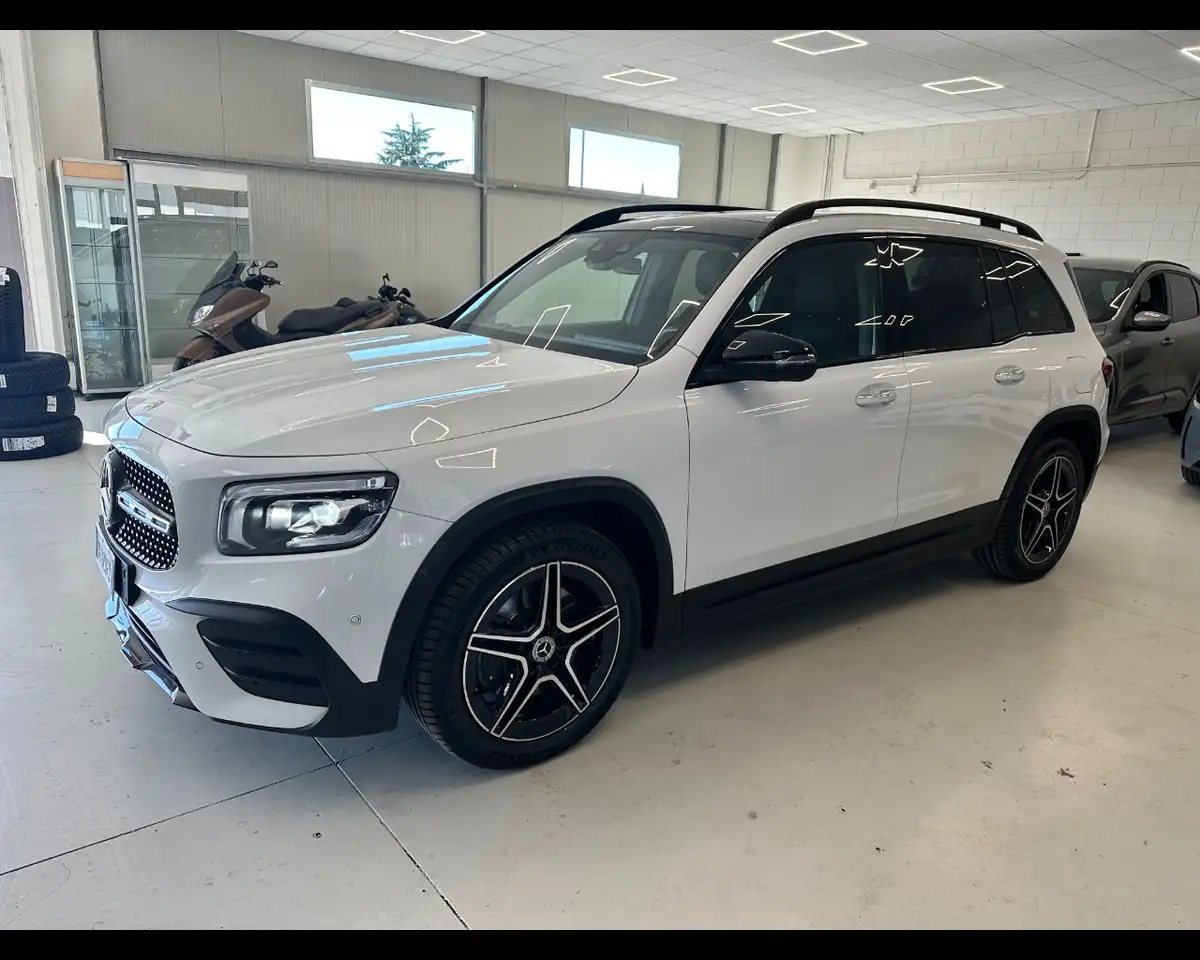 Mercedes-Benz GLB 220 220 d Sport 4matic auto — photo 1 of 15