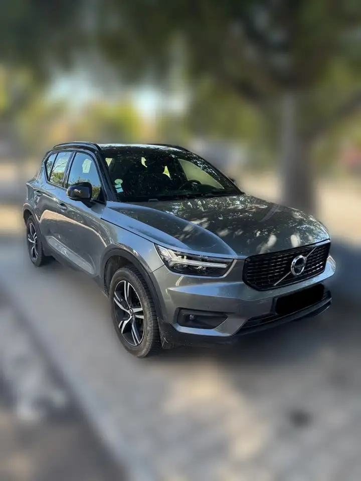 Volvo XC40 D4 AWD AdBlue 190 ch Geartronic 8 — photo 1 of 2