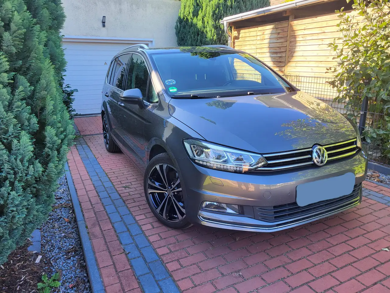 Volkswagen Touran Touran 2.0 TDI SCR (BlueMotion Technology)Highline — photo 1 of 10