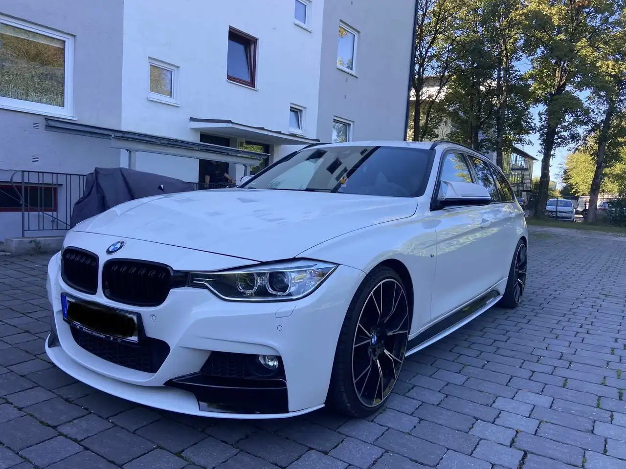 BMW 335 335i Touring xDrive Aut. Sport Line — photo 1 of 17
