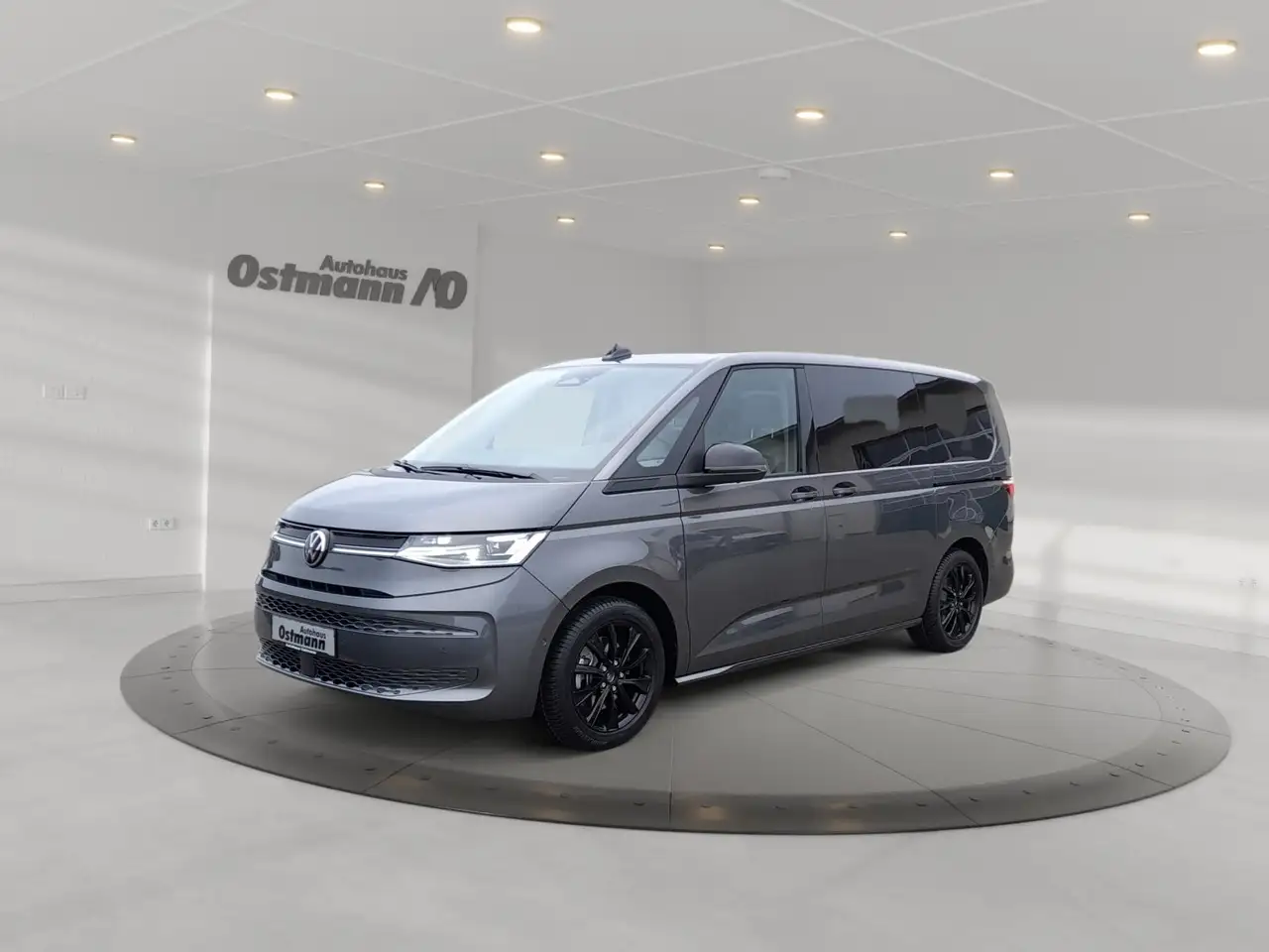 Volkswagen T7 Multivan lang Überhang AHK Pano Kessy Matrix — photo 1 of 15