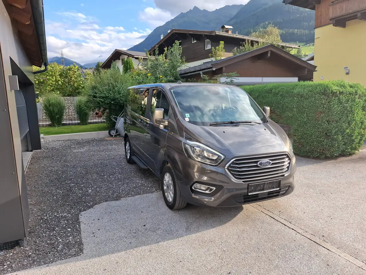 Ford Tourneo Custom Tourneo Custom 2,0 EcoBlue 320 L1 Trend mHEV Trend — photo 1 of 15