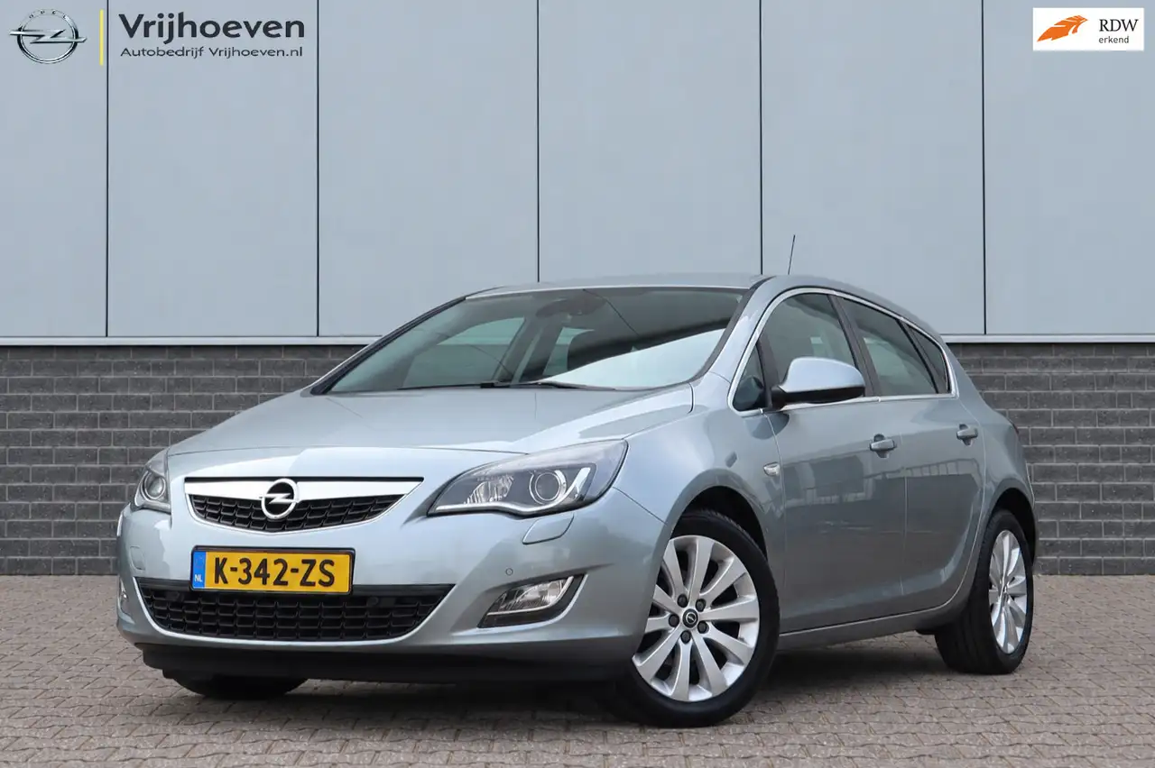 Opel Astra 1.6 Sport Automaat — photo 1 of 15