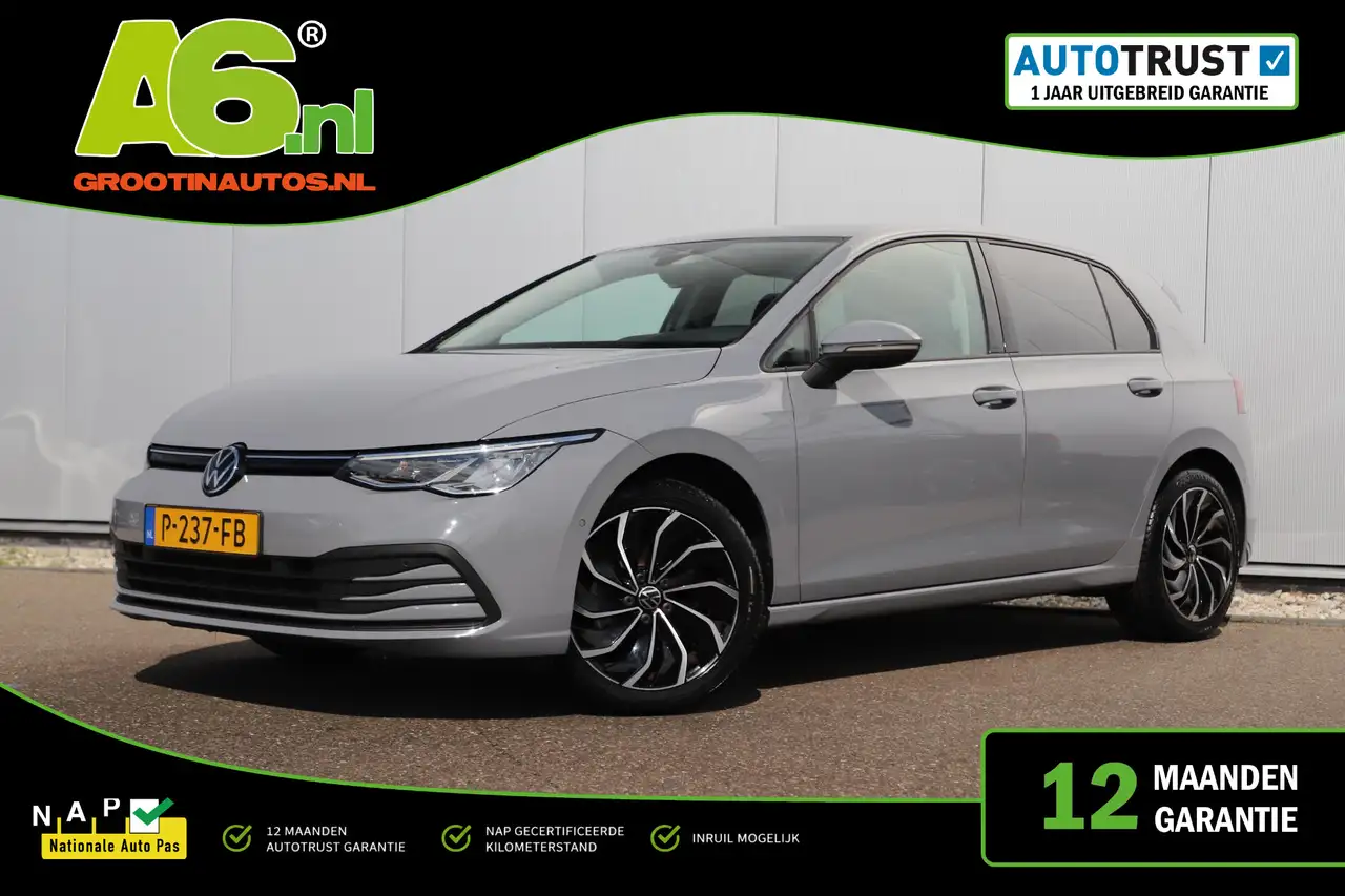 Volkswagen Golf 1.0 TSI Life Trekhaak LMV Sportstoelen LED Navigat — photo 1 of 25