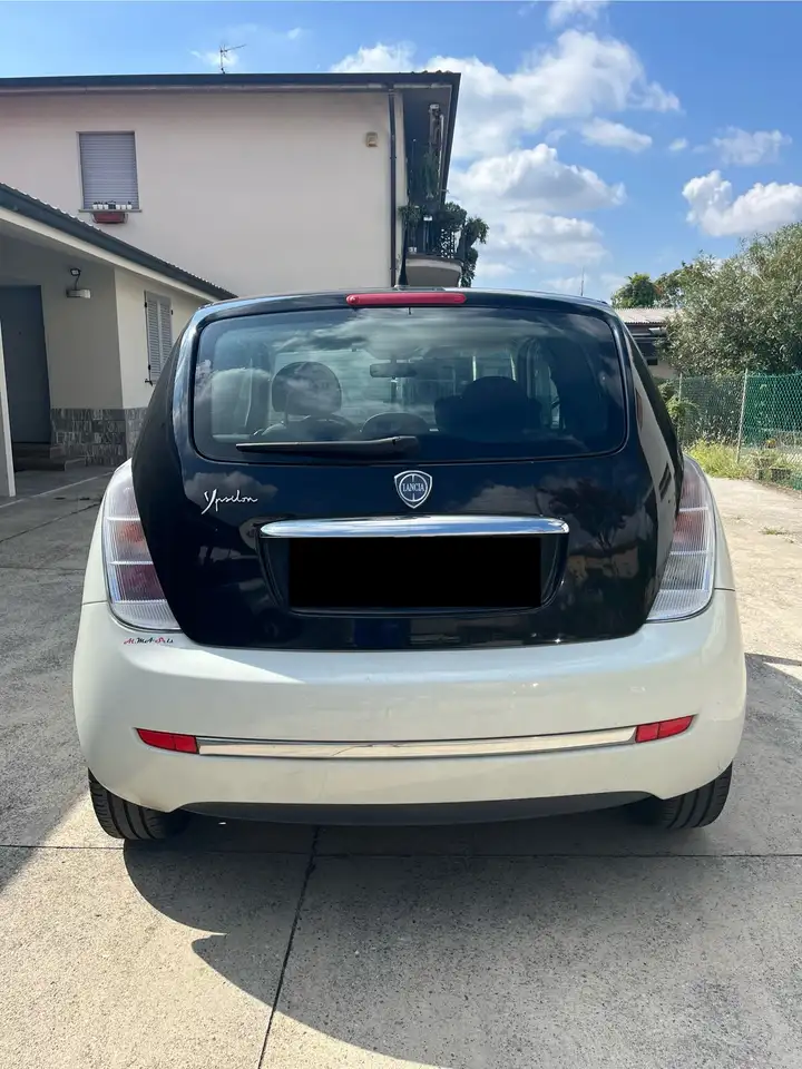 Lancia Ypsilon Y 1.3 16v Multijet Platino — photo 1 of 10