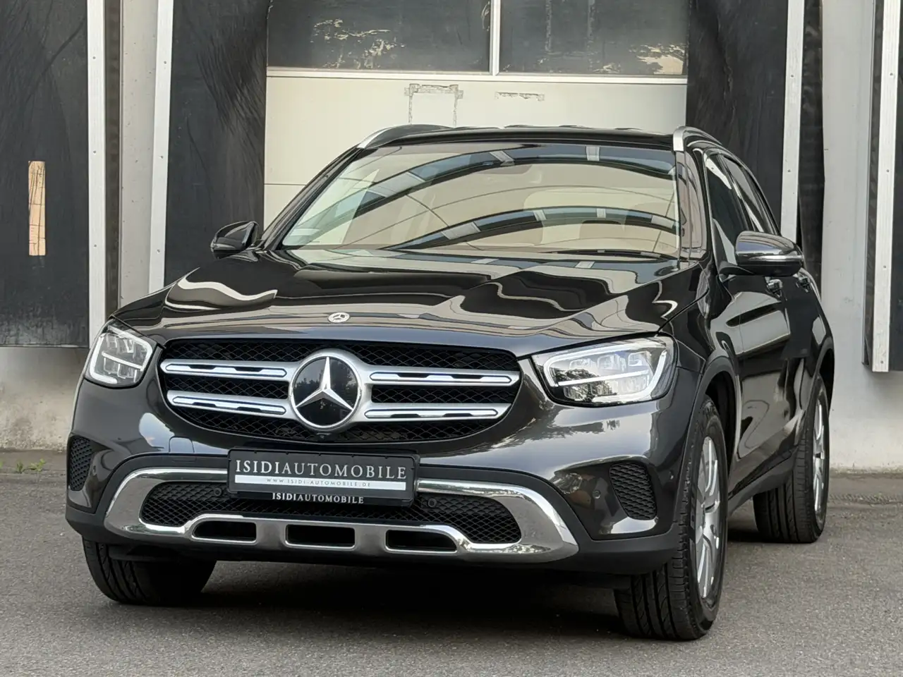 Mercedes-Benz GLC 200 D 4-M LED MBUX Standheizung AHK 360° — photo 1 of 40
