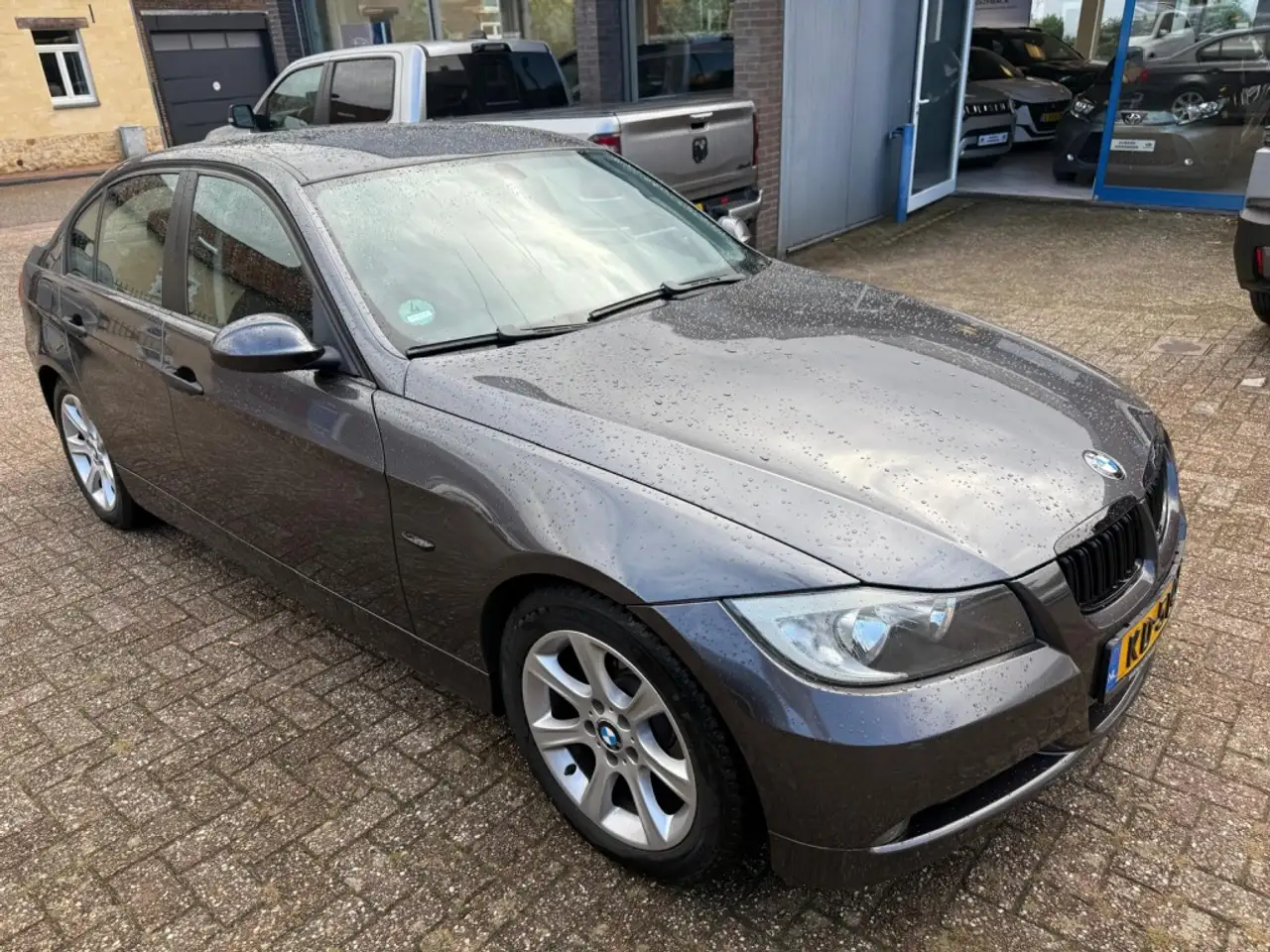 BMW 318 3-serie 318i — photo 1 of 10