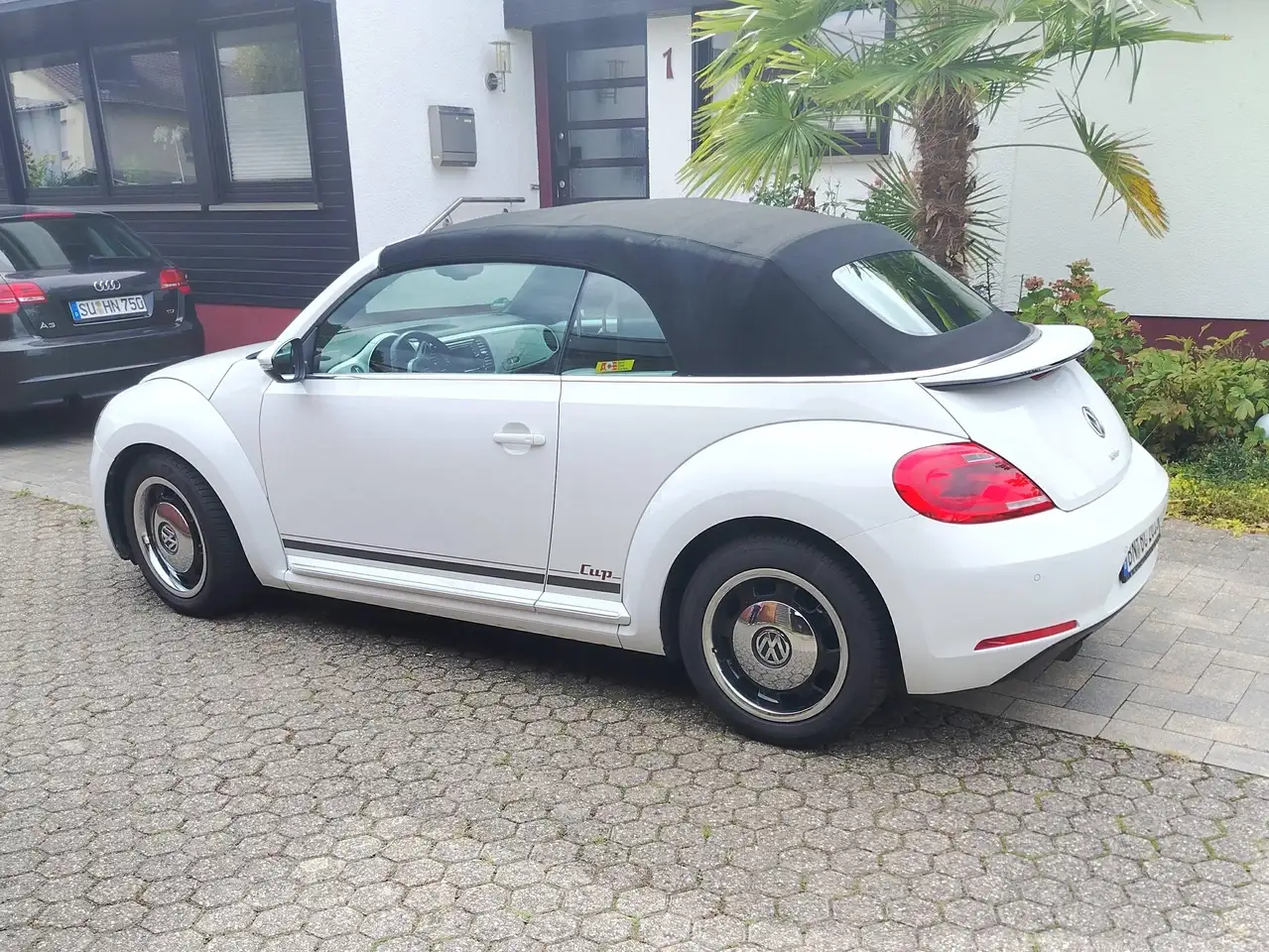 Volkswagen Beetle The Beetle Cabriolet The Cabriolet 1.2 TSI DSG CUP — photo 1 of 17