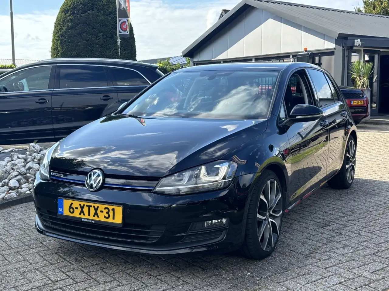 Volkswagen Golf 1.6 TDI Highline 2014 Zwart 5-Deurs Trekhaak Zwart — photo 1 of 19