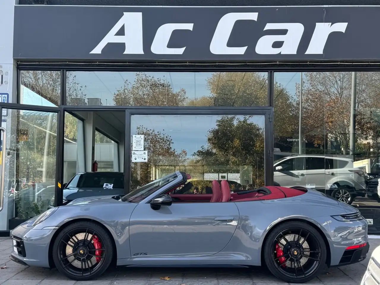 Porsche 992 Carrera 4 GTS Cabriolet PDK — photo 1 of 40