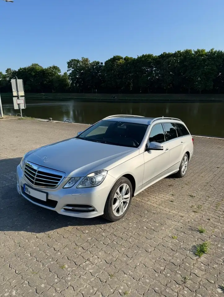 Mercedes-Benz E 220 T CDI DPF BlueEFFICIENCY 7G-TRONIC Avantgarde — photo 1 of 10