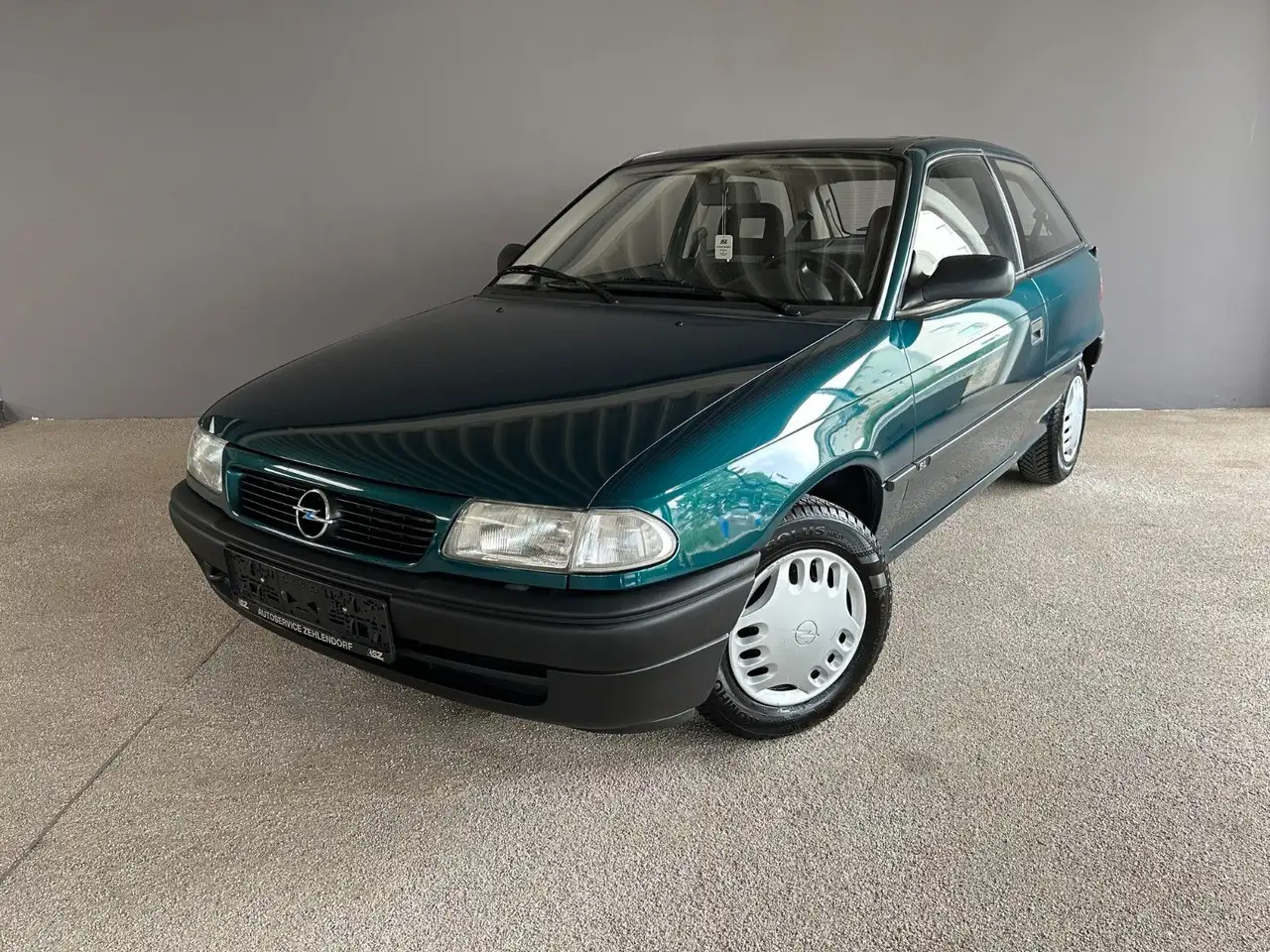 Opel Astra -F/Oldtimer/Schiebedach/39.577km/Kein Rost — photo 1 of 15