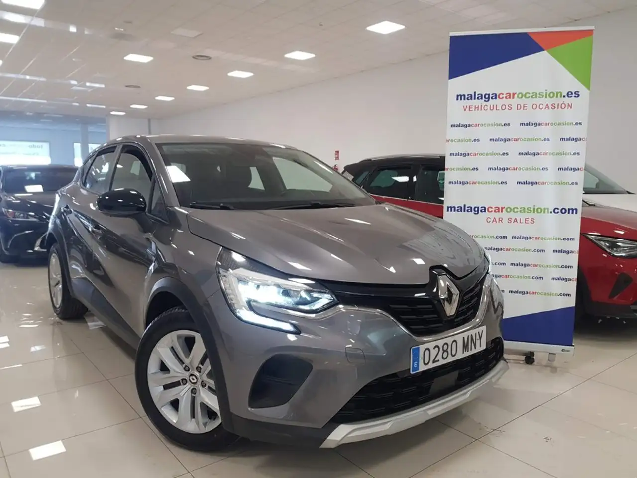 Renault Captur TCe Equilibre 67kW — photo 1 of 15