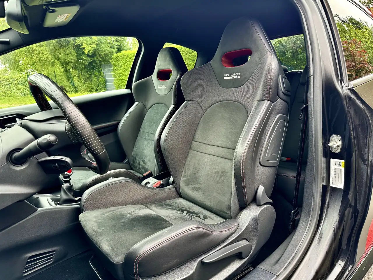 Peugeot 208 1.6 THP 208ch S&S BVM6 GTi 30th — photo 1 of 15