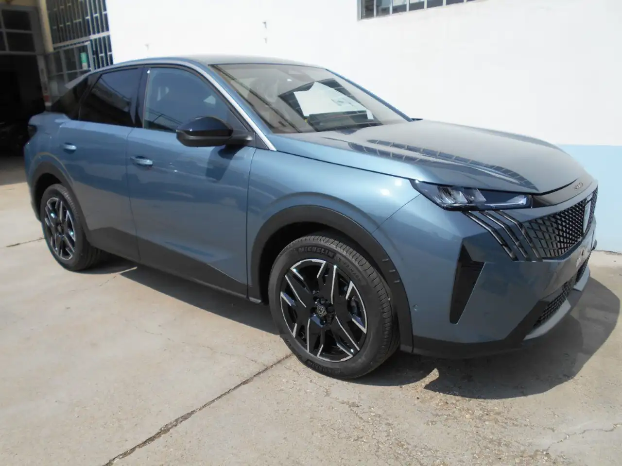 Peugeot 3008 145 hybrid GT e-dcs6 CBC — photo 1 of 15