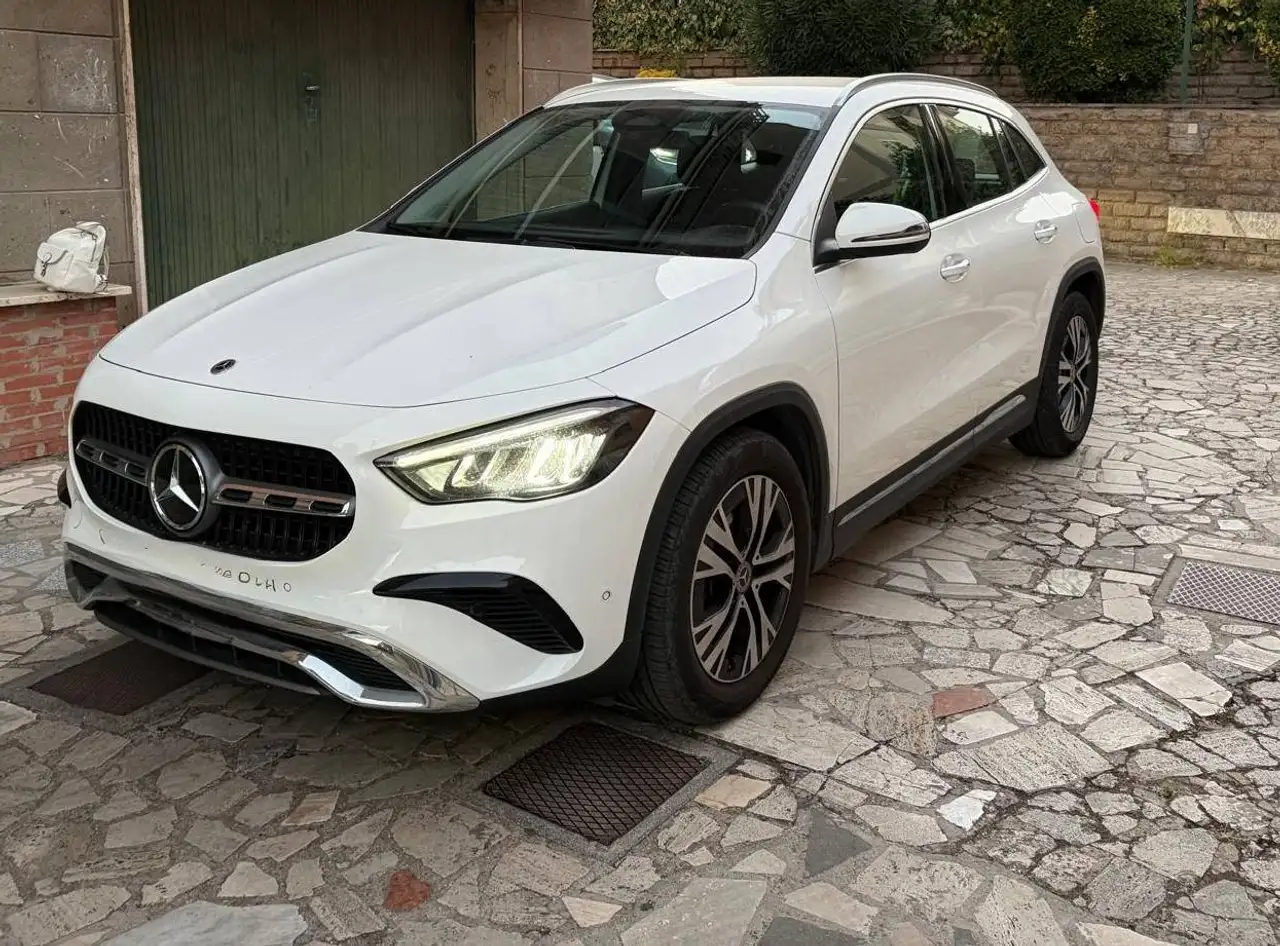 Mercedes-Benz GLA 180 GLA-H247 2023 d Progressive Advanced auto — photo 1 of 11