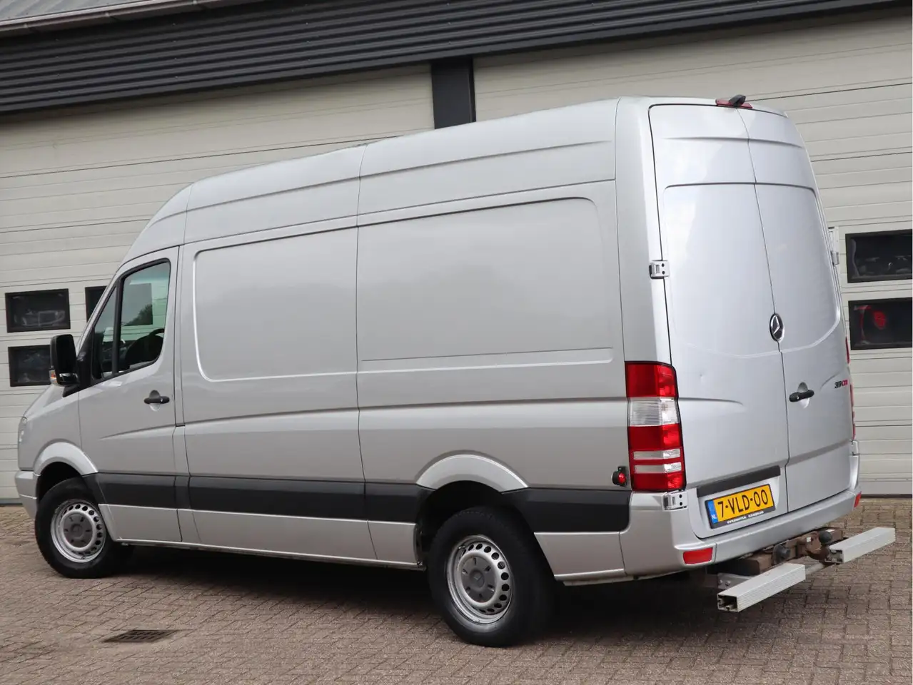 2011 Mercedes-Benz Sprinter 319 CDI 3.0 V6 Automaat Euro 5 - L2H2 - Trekhaak 3, photograph 3