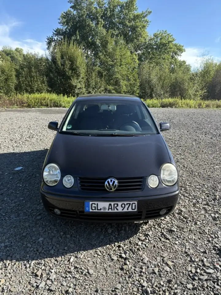 Volkswagen Polo — photo 1 of 4