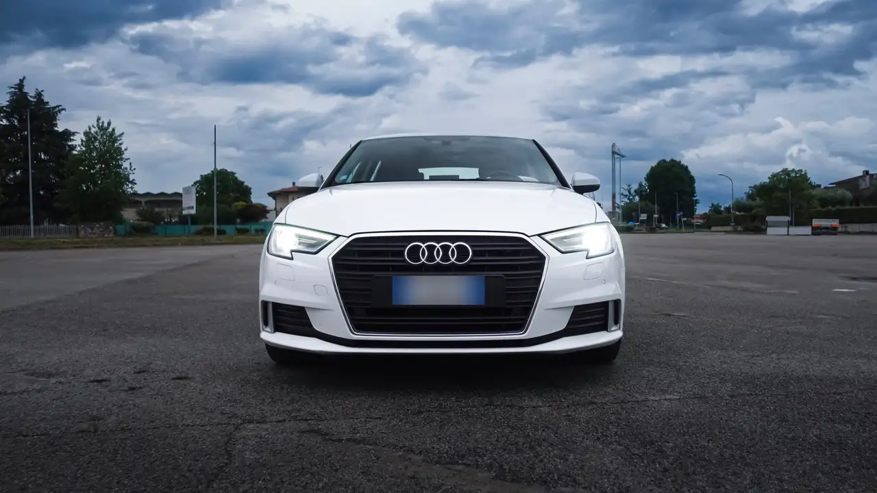 Audi A3 2.0 TDI Sportback S tronic sport — photo 1 of 15