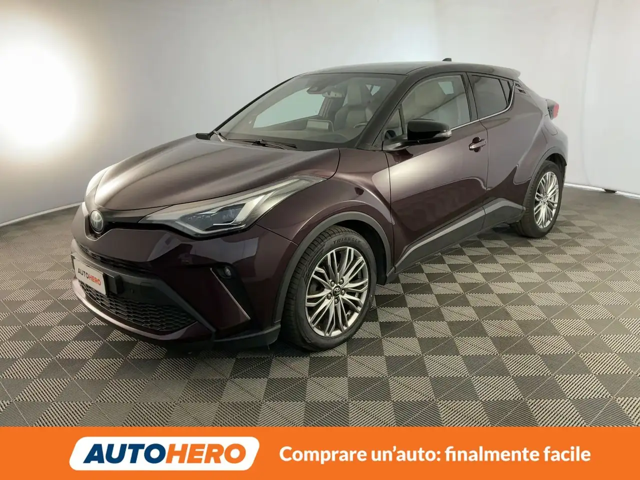 Toyota C-HR 2.0 Hybrid Lounge FHEV — photo 1 of 30