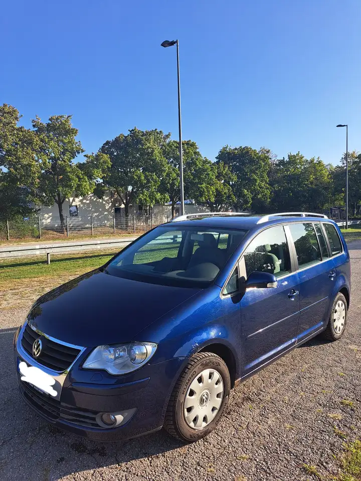 Volkswagen Touran Trendline — photo 1 of 19