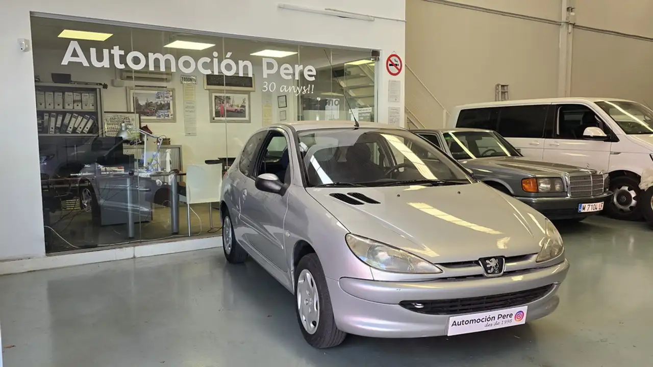 Peugeot 206 1.4 XR — photo 1 of 40