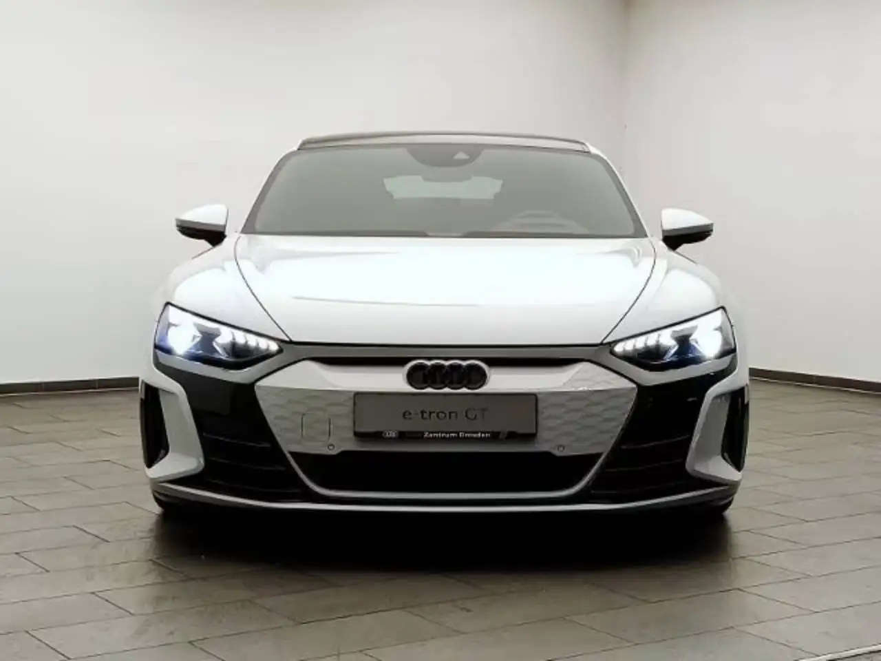 Audi e-tron GT basis quattro — photo 1 of 16
