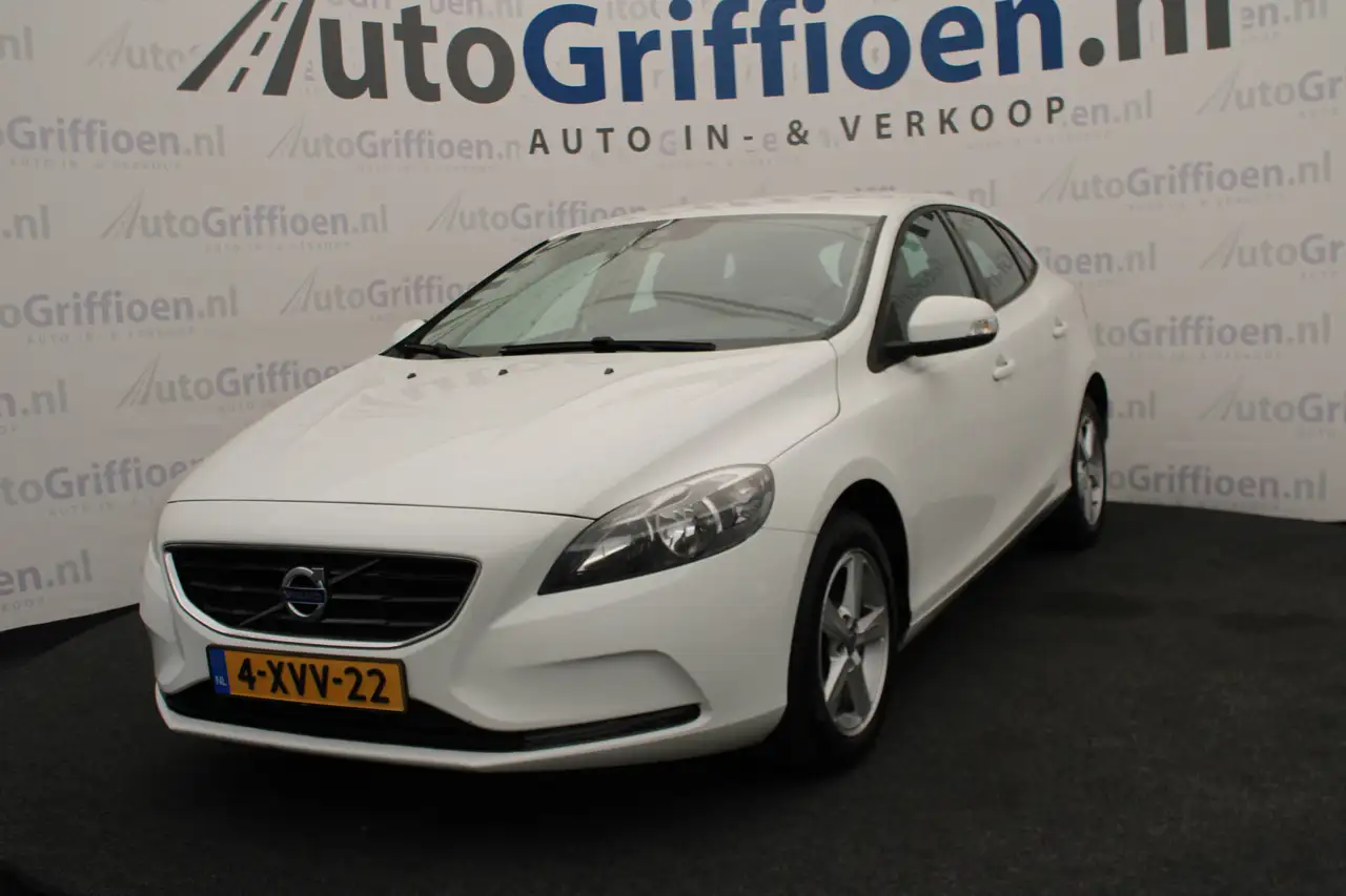 Volvo V40 1.6 T2 Kinetic nette hatchback met nieuwe APK bij — photo 1 of 37